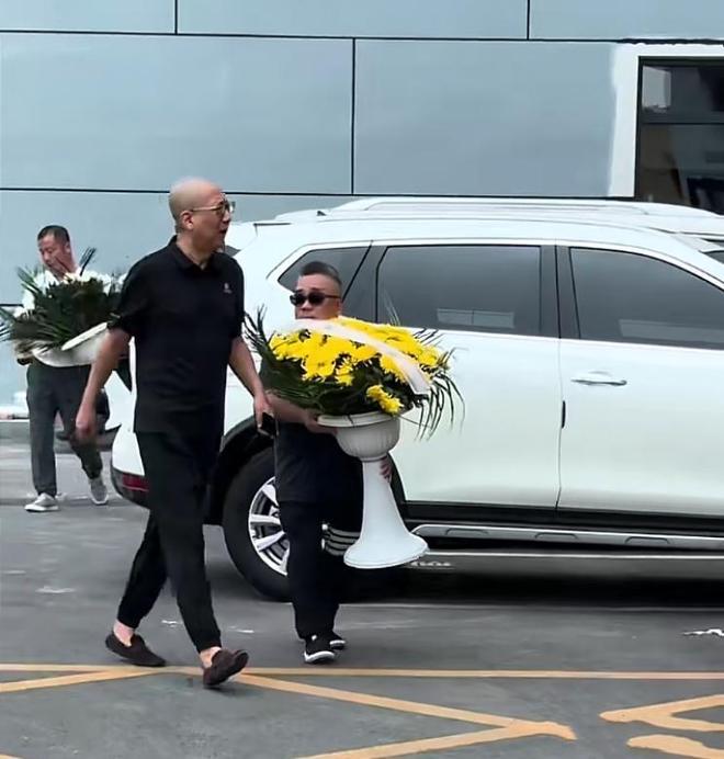 杨少华丧事第一天，因为2件事情，杨议又被骂了！冤吗？