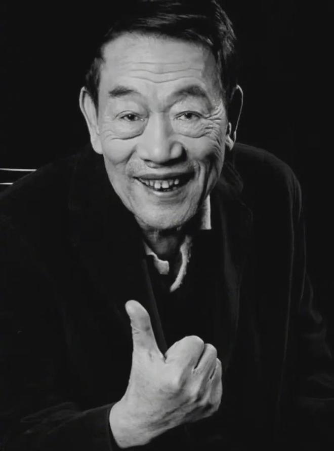 杨少华遗体告别！长子杨威悲痛，摔盆打幡大喊：爸爸一路走好！