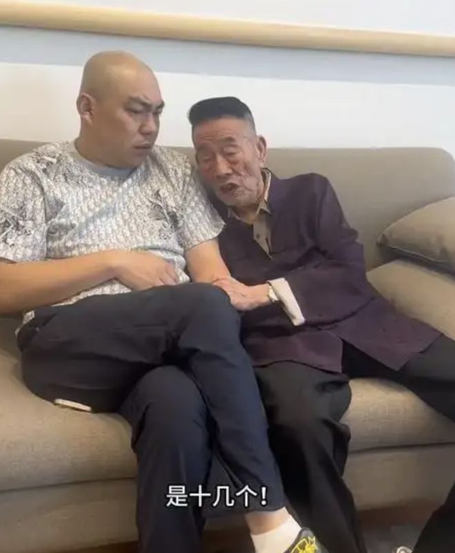 杨少华遗体告别！长子杨威悲痛，摔盆打幡大喊：爸爸一路走好！