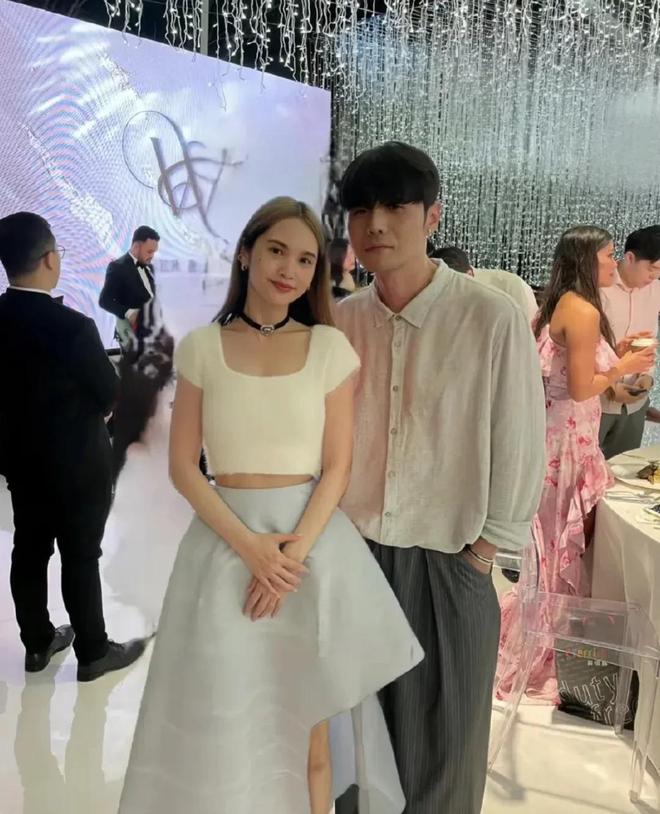 杨丞琳卡零点为李荣浩庆生，连续11年未间断，真夫妻的糖点是什么