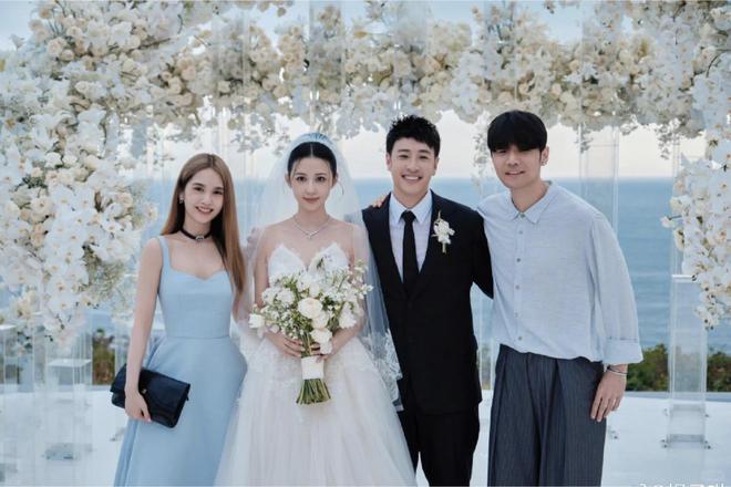 杨丞琳卡零点为李荣浩庆生，连续11年未间断，真夫妻的糖点是什么