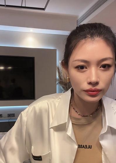 葛荟婕回应女儿小苹果不找她：等她恋爱失败人生挫折再说，你咋看