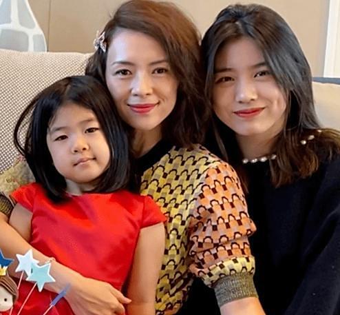 葛荟婕回应女儿小苹果不找她：等她恋爱失败人生挫折再说，你咋看