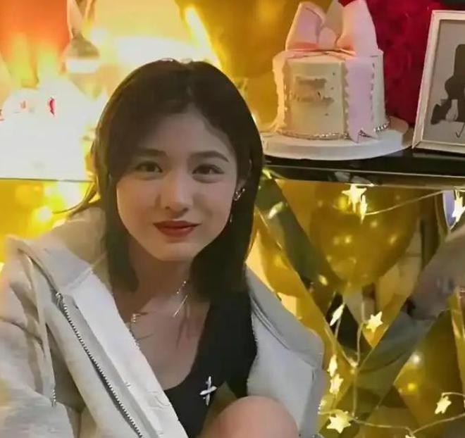 葛荟婕回应女儿小苹果不找她：等她恋爱失败人生挫折再说，你咋看