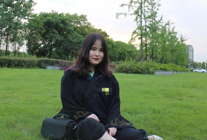 东亚女儿最难以接受的真相，被她笑着戳破了