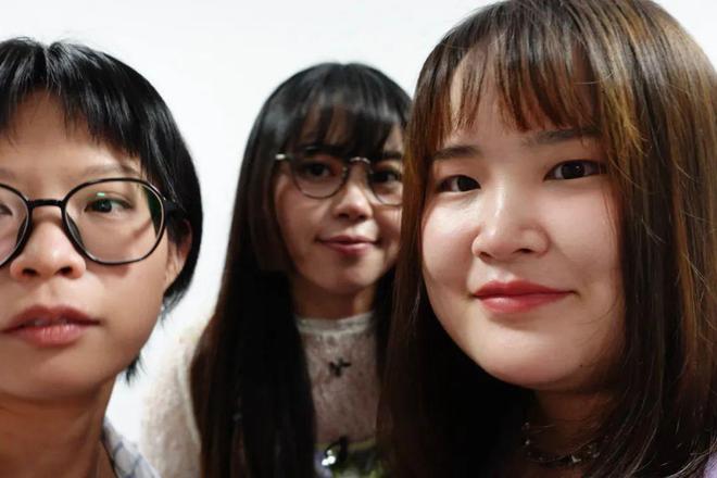 东亚女儿最难以接受的真相，被她笑着戳破了