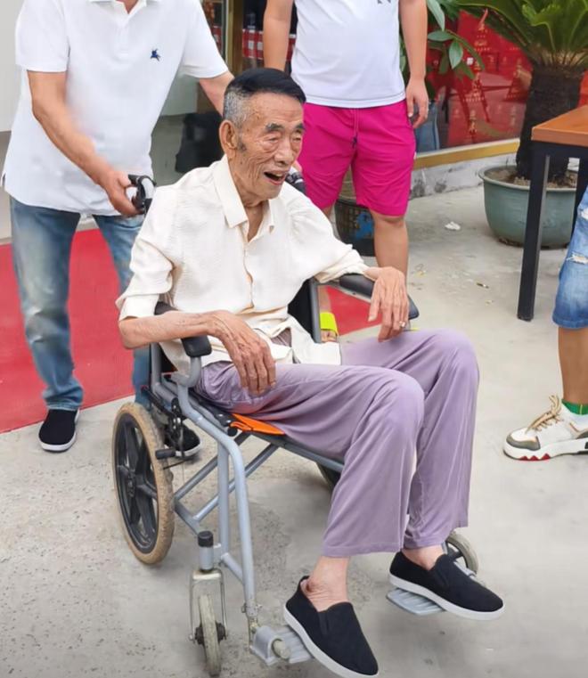 杨少华助理：杨老剪彩没收钱，中午没吃淀粉肠，真正死因是肺衰竭