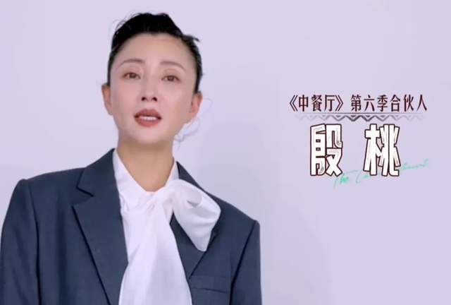 赵丽颖最新露面状态不佳，眼神疲惫脸颊凹陷，磨皮磨到卧蚕都没了