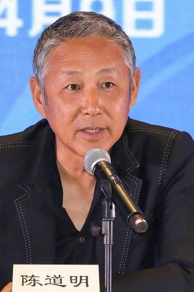 陈道明头发白了上热搜？谁想到他70岁了，不医美不美颜优雅老去