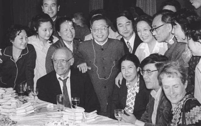 论起来，他是行政级别第二高的演员