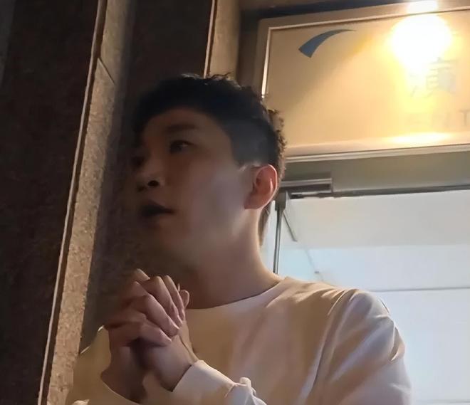 王鸥女儿首次曝光！还被偶遇看何九华话剧，去父留子之说立不住了