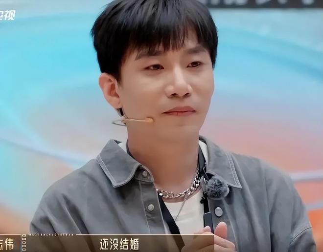 王鸥女儿首次曝光！还被偶遇看何九华话剧，去父留子之说立不住了