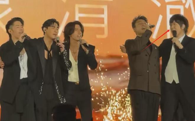 F4合体变“上春山2.0”，朱孝天服装站位都尴尬，曾公开承认不和