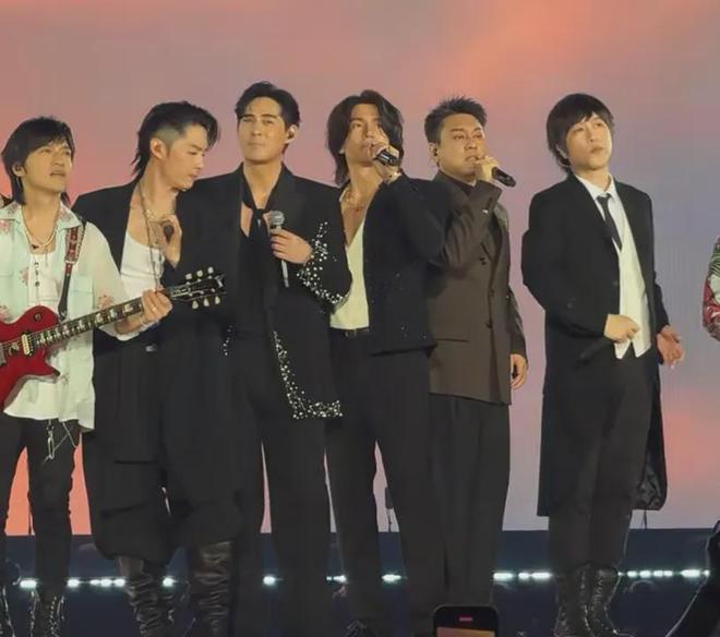 F4合体变“上春山2.0”，朱孝天服装站位都尴尬，曾公开承认不和