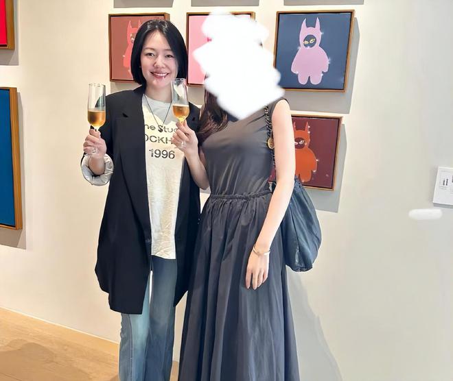 多位好友称小S状态好还会说笑，S妈却担心走不出来，网友痛批戏多