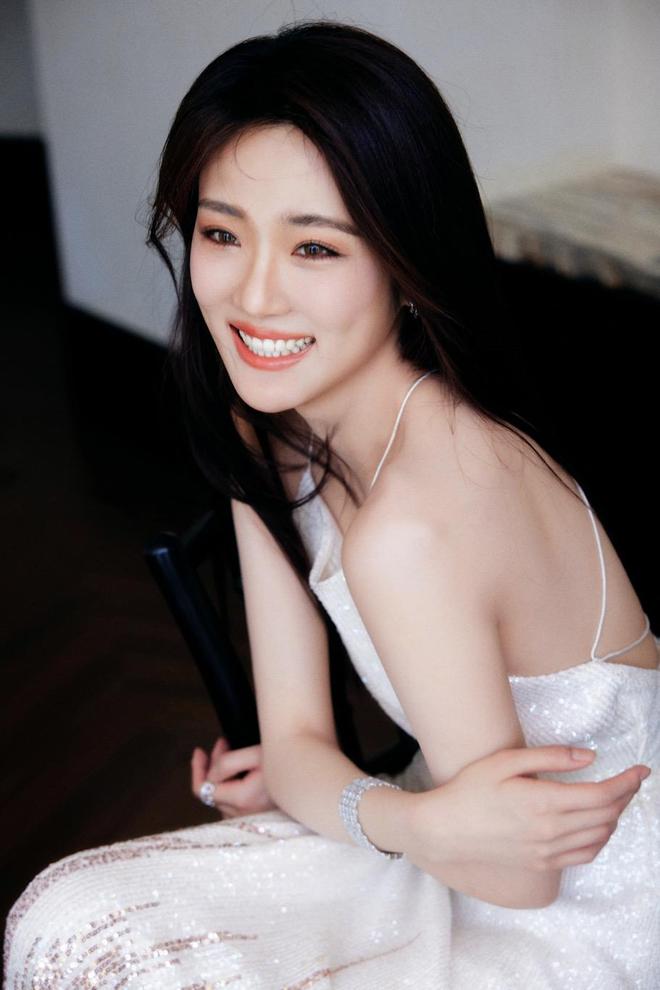 张凯丽女儿回应皇族传闻：我没任何特殊，别拿有色眼镜看星二代