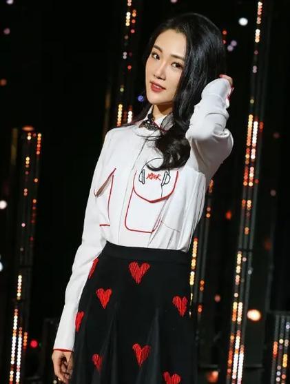 张凯丽女儿回应皇族传闻：我没任何特殊，别拿有色眼镜看星二代