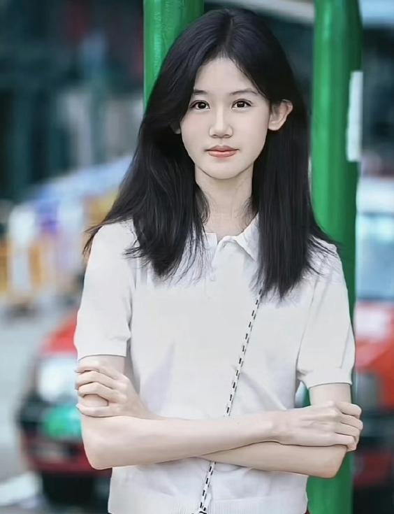 陆毅鲍蕾好会养娃，贝儿和妹妹遗传爸妈的美貌和大长腿，何时出道