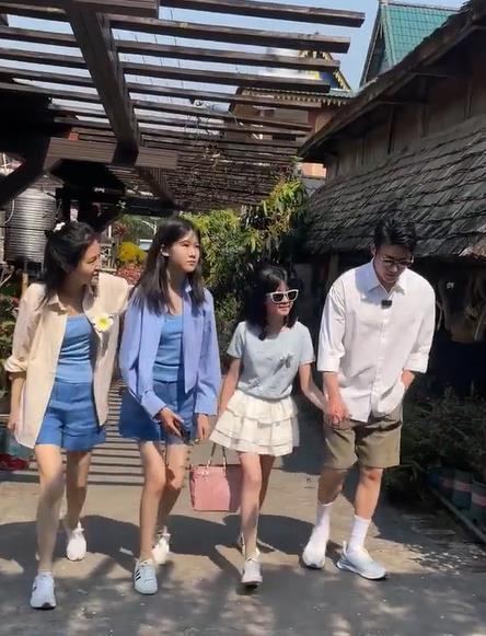 陆毅鲍蕾好会养娃，贝儿和妹妹遗传爸妈的美貌和大长腿，何时出道