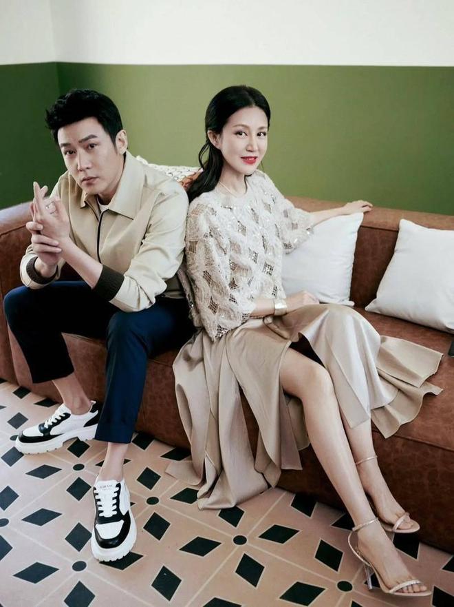 陆毅鲍蕾好会养娃，贝儿和妹妹遗传爸妈的美貌和大长腿，何时出道