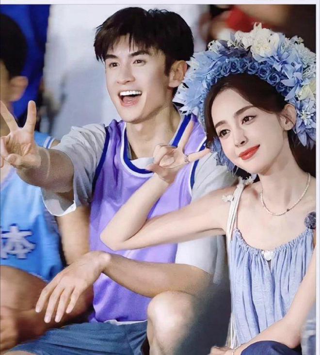 娜扎张云龙互动登上热搜，全网嗑“龙扎 CP”，是爱情还是友谊？