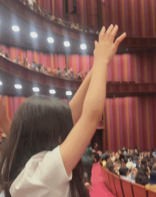 董璇与张维伊结婚原因被扒！男方符合她的要求，女儿热情捧场后爸
