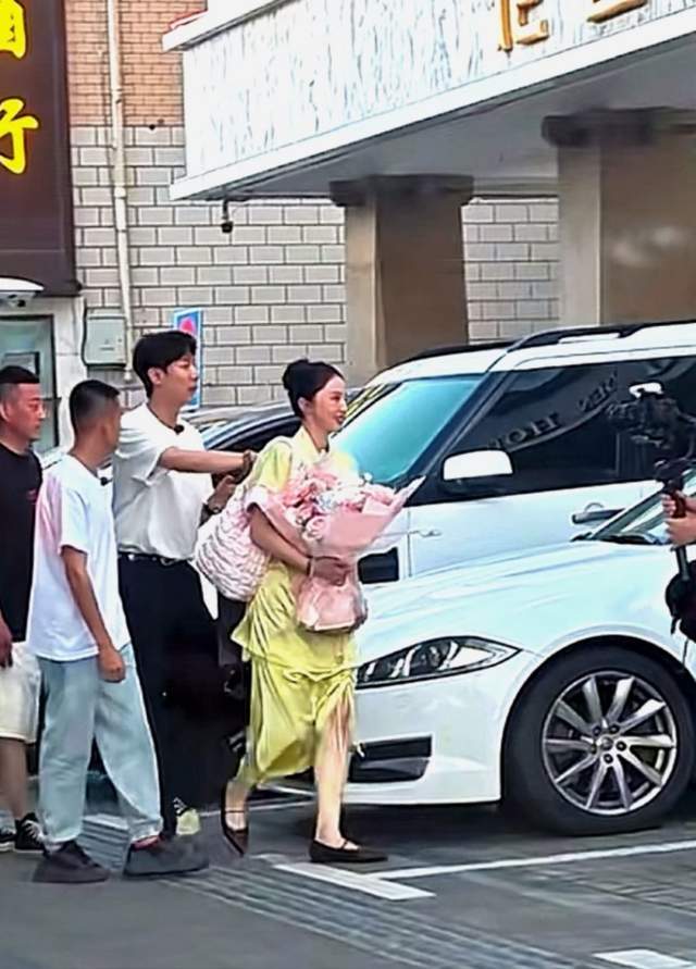 董璇自曝再婚了！二婚老公被扒是张维伊，两人6月在老家领证结婚