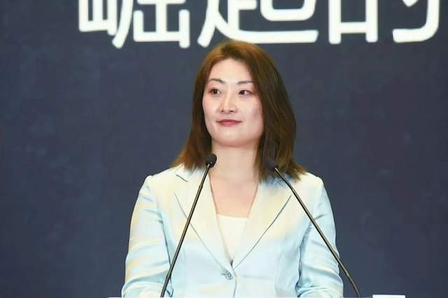 14岁独自留学，毕业3年就独掌一个集团，宗馥莉可不是“娇娇女”