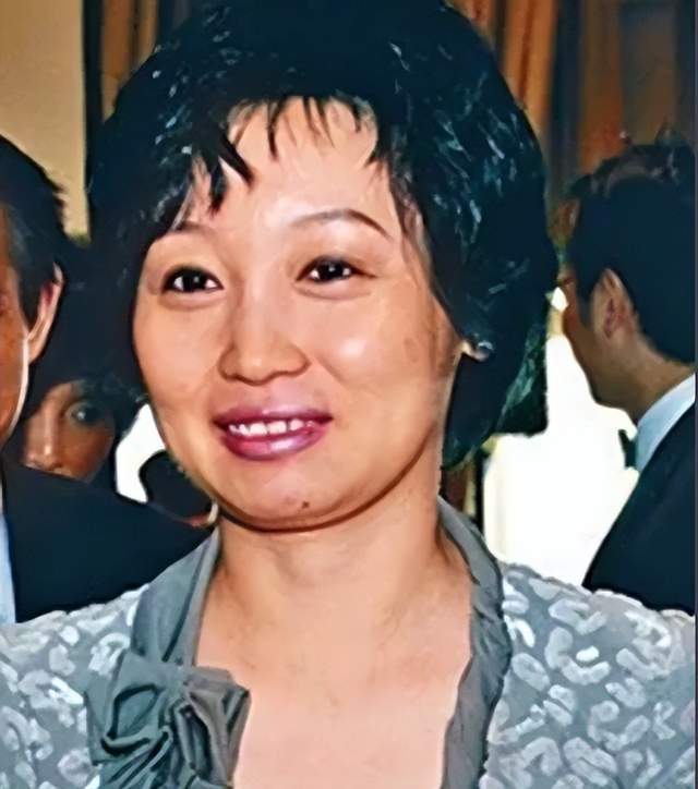 14岁独自留学，毕业3年就独掌一个集团，宗馥莉可不是“娇娇女”