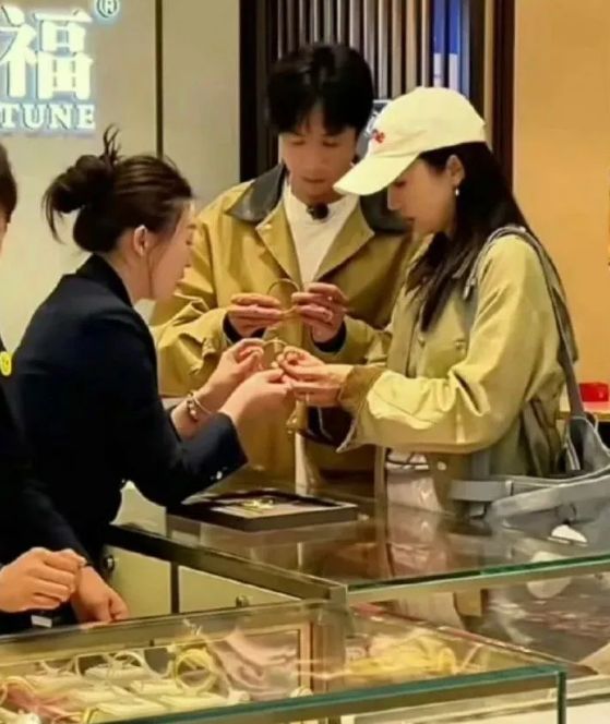 经历过“可怕的婚姻”，董璇怎么还敢二婚？