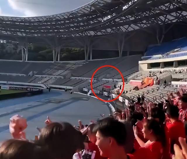 香港黑人球员辱骂中国球迷，霍启刚评论区沦陷，传内地俱乐部解约