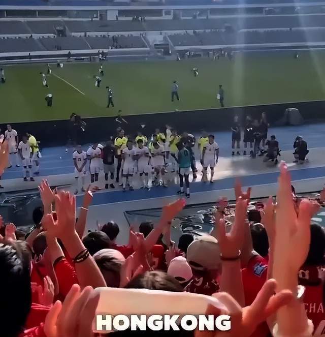 香港黑人球员辱骂中国球迷，霍启刚评论区沦陷，传内地俱乐部解约