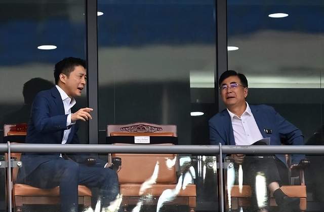 香港黑人球员辱骂中国球迷，霍启刚评论区沦陷，传内地俱乐部解约