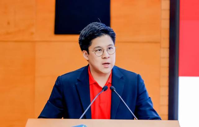 香港黑人球员辱骂中国球迷，霍启刚评论区沦陷，传内地俱乐部解约