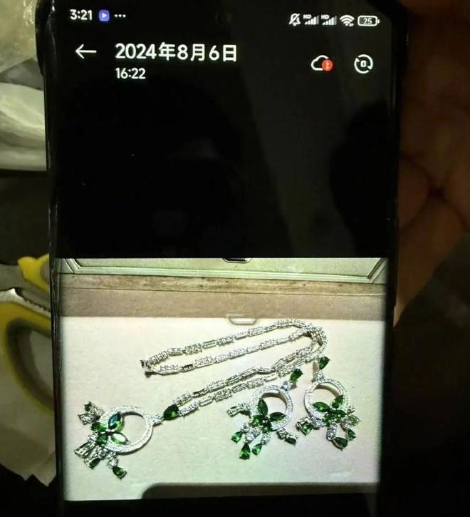 黄杨钿甜母亲发声！称耳环是好友相送价值几百块，不知是大牌仿品