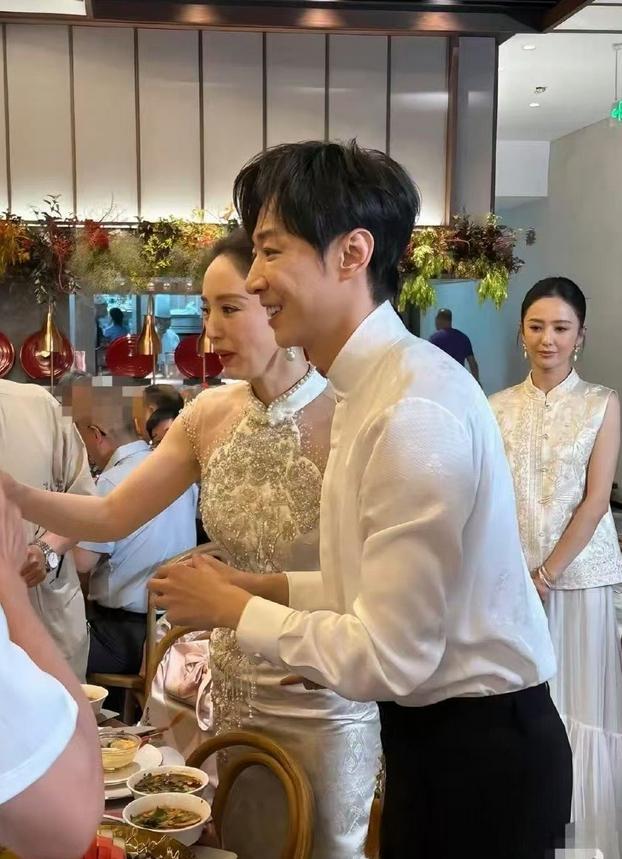 董璇二婚伴娘是佟丽娅？助推好姐妹相信爱情，谁说娱乐圈没真闺蜜