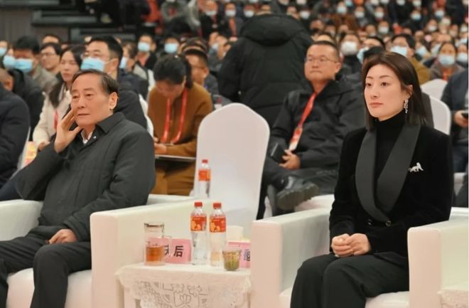 宗馥莉叔叔发声，指责她欺人太甚，称杜建英对娃哈哈贡献很大