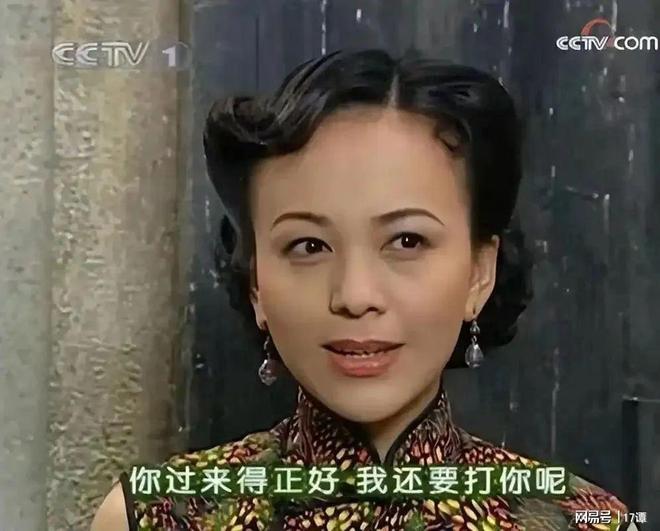 54岁女星自曝：承认自己水性杨花！被17岁儿子打的牙出血