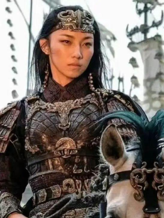 2025刚过半年，这4位女星接连翻车，个个都是重磅炸弹