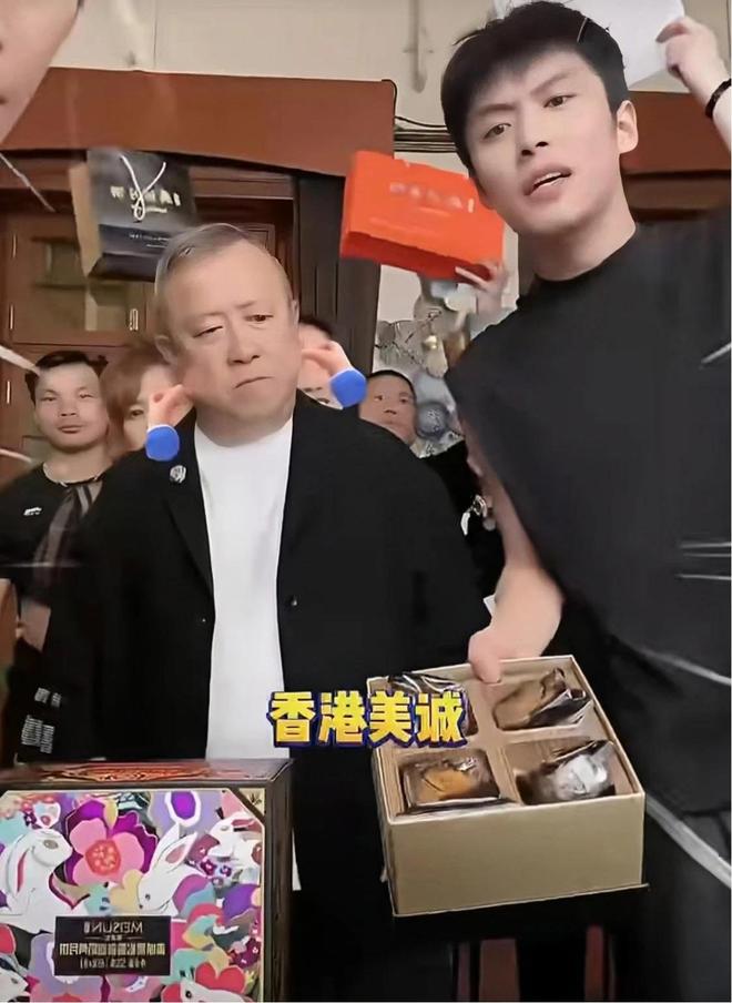 曾志伟合影辱华艺人风波升级！致歉评论区控不住，多次涉争议事件