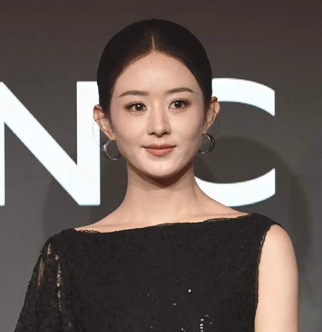 赵丽颖代言辱华品牌惹争议，广告片眼神呆滞，脏话风波后口碑下滑