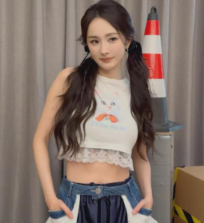 杨幂别再营销幼态审美了！看看生图清醒一下，美丽应该是多元的！