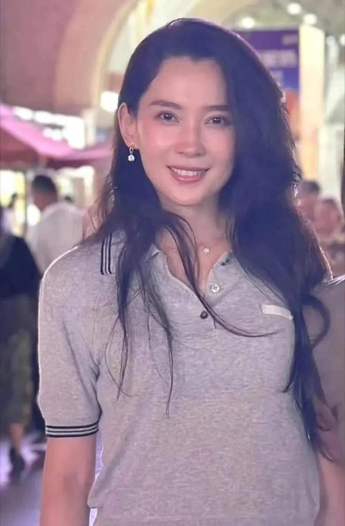 森林北高情商回怼网友，用自嘲化解五姨太外号，汪峰选她真有眼光
