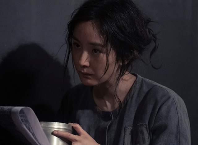 杨幂最新热搜大翻车！跟女儿小糯米雌竞，鼓吹幼态审美遭网友抵制