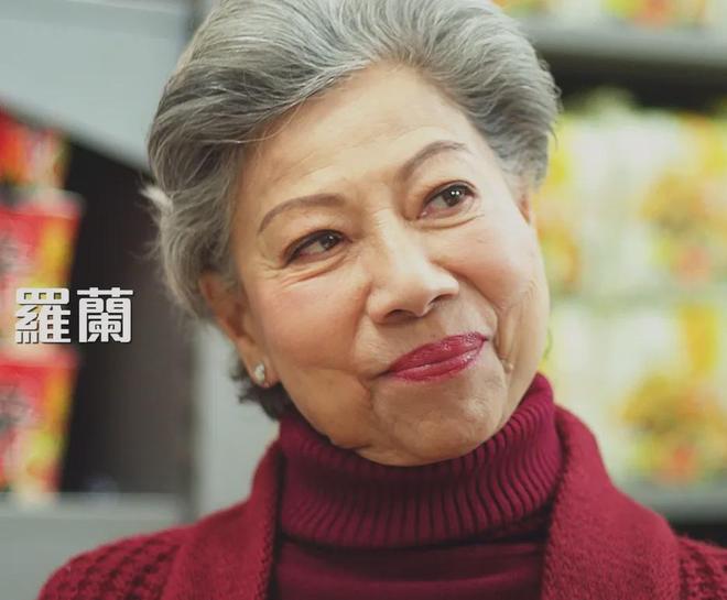 90岁罗兰拄拐送别周聪，被追问好友离世感受，网友怒斥港媒没良心