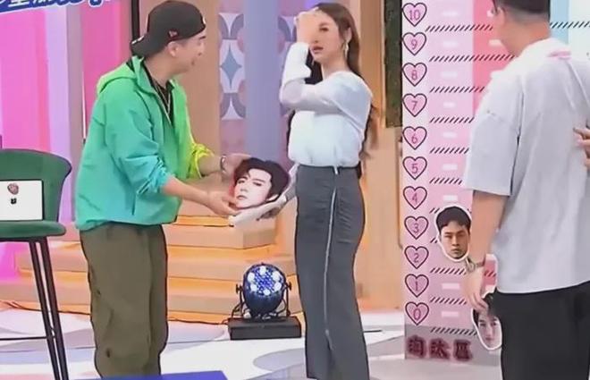 吴姗儒代班要停了？刚和小S惹争议又踩刘宇宁照片，网友喊话换人