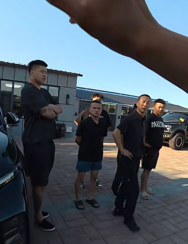 潘宏时隔8月复出喊冤，指责虐狗说是偏见，陈乔恩评论区再次沦陷