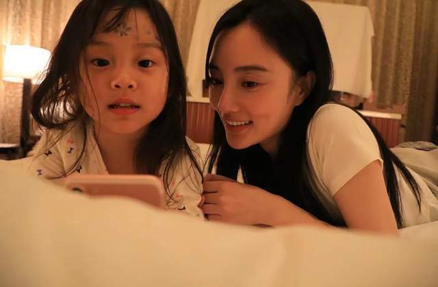 贾乃亮被骂表演型人格！李小璐被审判曾想过跳楼，女儿甜馨唤醒她