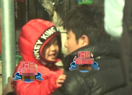 贾乃亮被骂表演型人格！李小璐被审判曾想过跳楼，女儿甜馨唤醒她