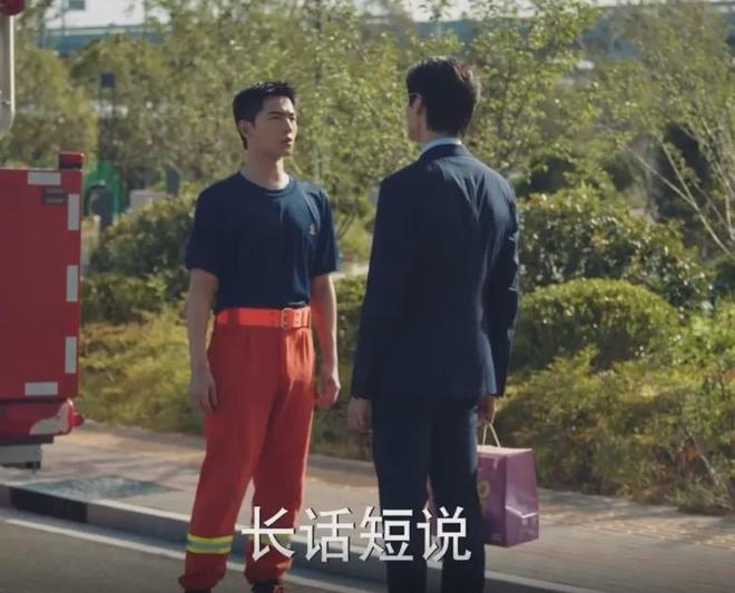 杨洋又要被配角掀桌！新剧状态输给两个镜头的曹骏，厚底鞋抢镜